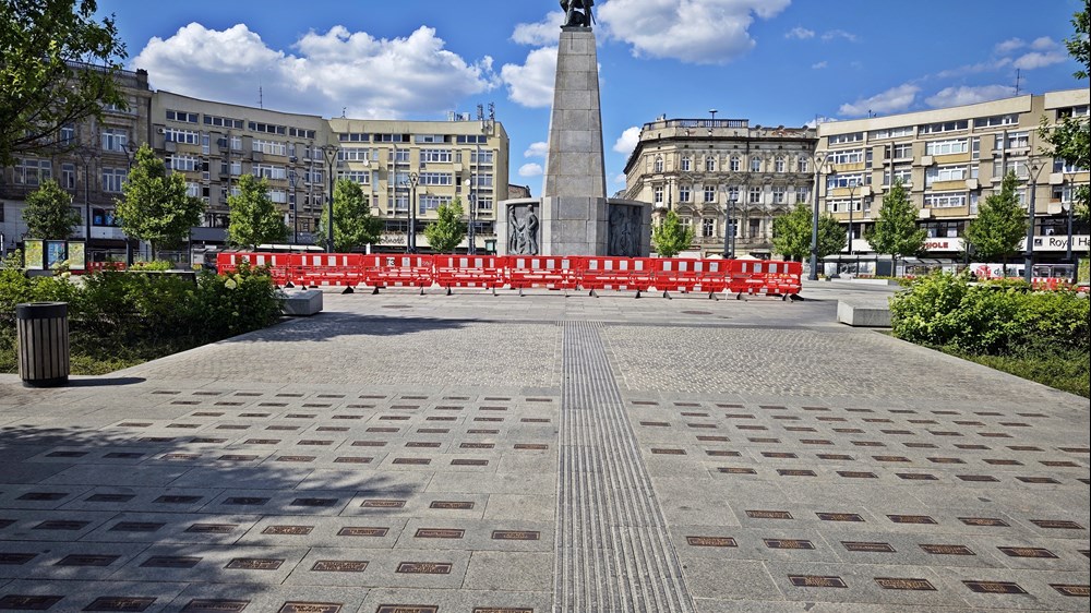 Łódź. Plac Wolności ma dwa lata i jego część znów do remontu