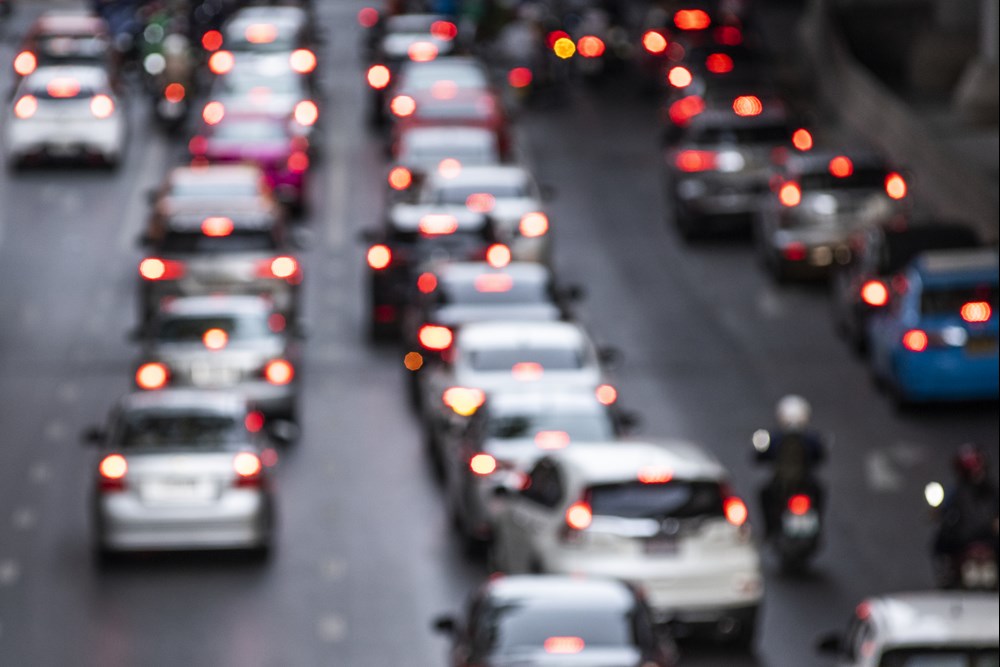 Koniec aut spalinowych do 2040 r.? Branża mówi: raczej nie