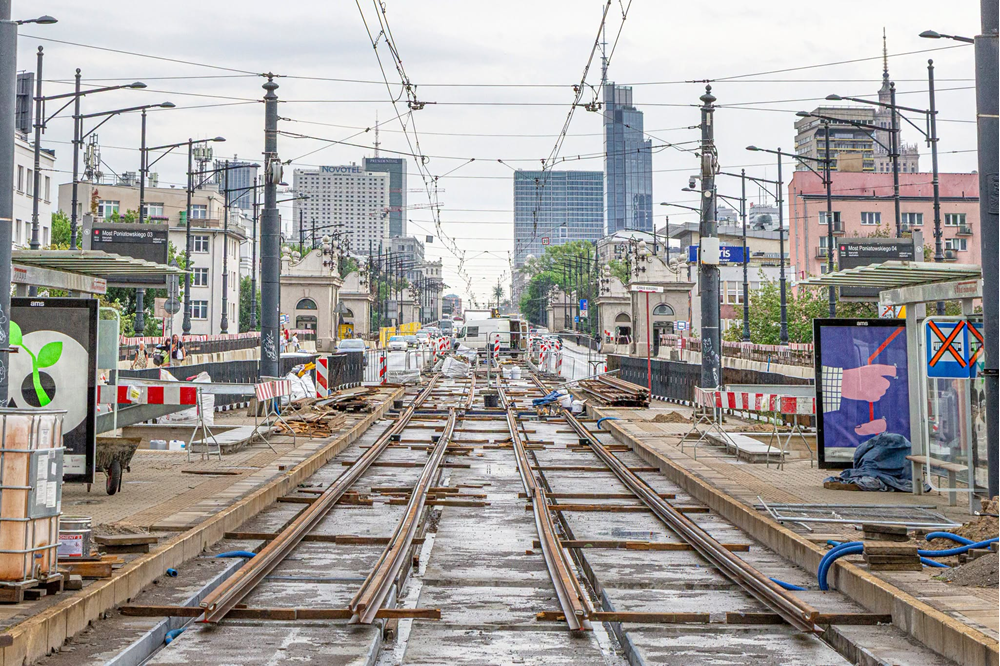 Warszawa. „Tramwajowe dylatacje” montowane na Moście Poniatowskiego