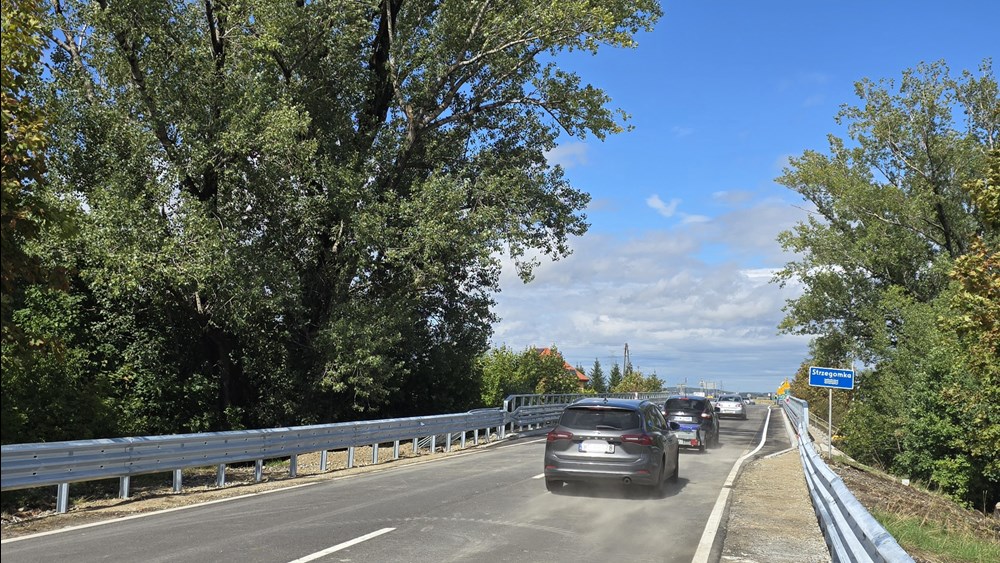 Dolnośląskie. Kierowcy wjechali na most miesiąc przez terminem