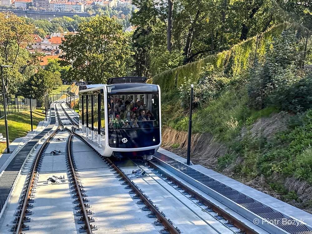 Praga. Kolejka na Petřín znów kursuje