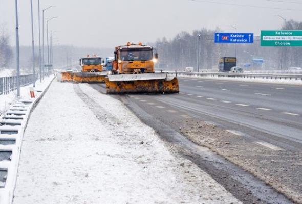 W trudnych zimowych warunkach na drogach jest... bezpieczniej