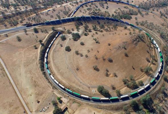 Tehachapi Loop – kolejowa pętla z Kalifornii Tehachapi Loop – kolejowa pętla z Kalifornii