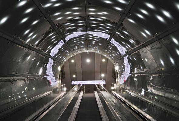 Metro: Stacja Świętokrzyska multimedialna, bezpieczna i oszczędna
