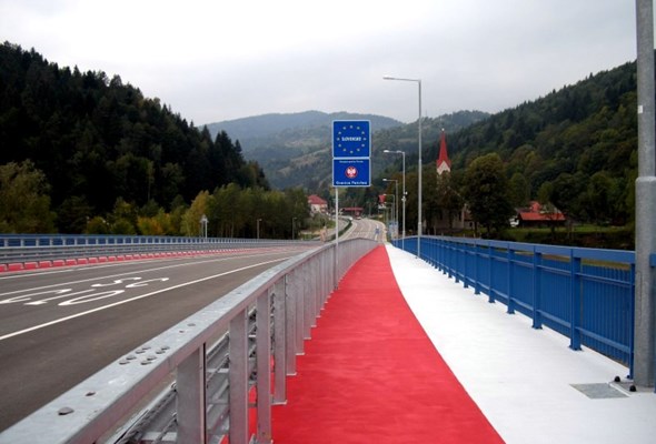 Małopolskie: Polskę i Słowację połączył nowy most na DK-87
