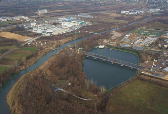 Rzeszów: Bilfinger Infrastructure kończy nasuwać konstrukcję stalową mostu na Wisłoku