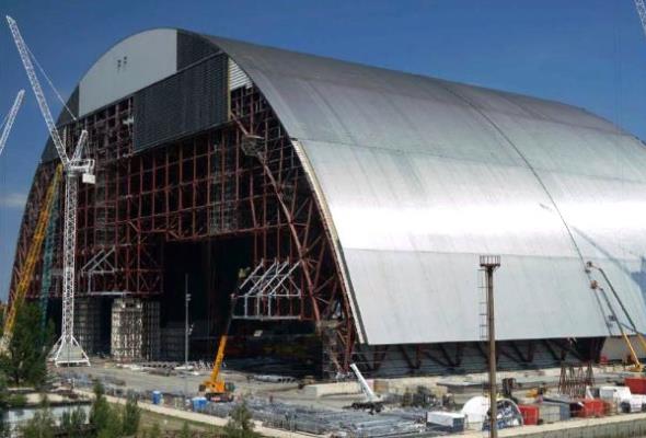 Czarnobyl: Operacja łączenia części nowego sarkofagu zakończona