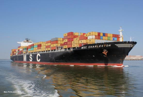 Port Gdynia: Wpłynął największy kontenerowiec w historii portu