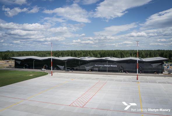 Lotnisko w Szymanach: Od wojskowego do pasażerskiego
