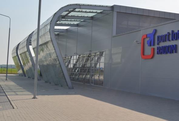 Radom: Wiemy, kto dostarczy paliwo do samolotów. A kto stąd poleci?