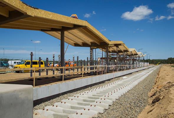 Szymany: Trwa budowa peronu kolejowego