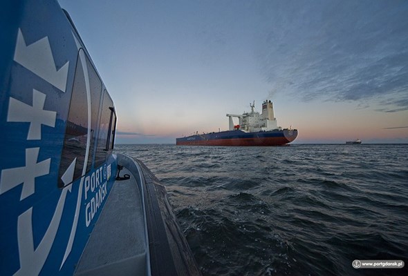 Gdańsk: Największy tankowiec wpłynął do Naftoportu